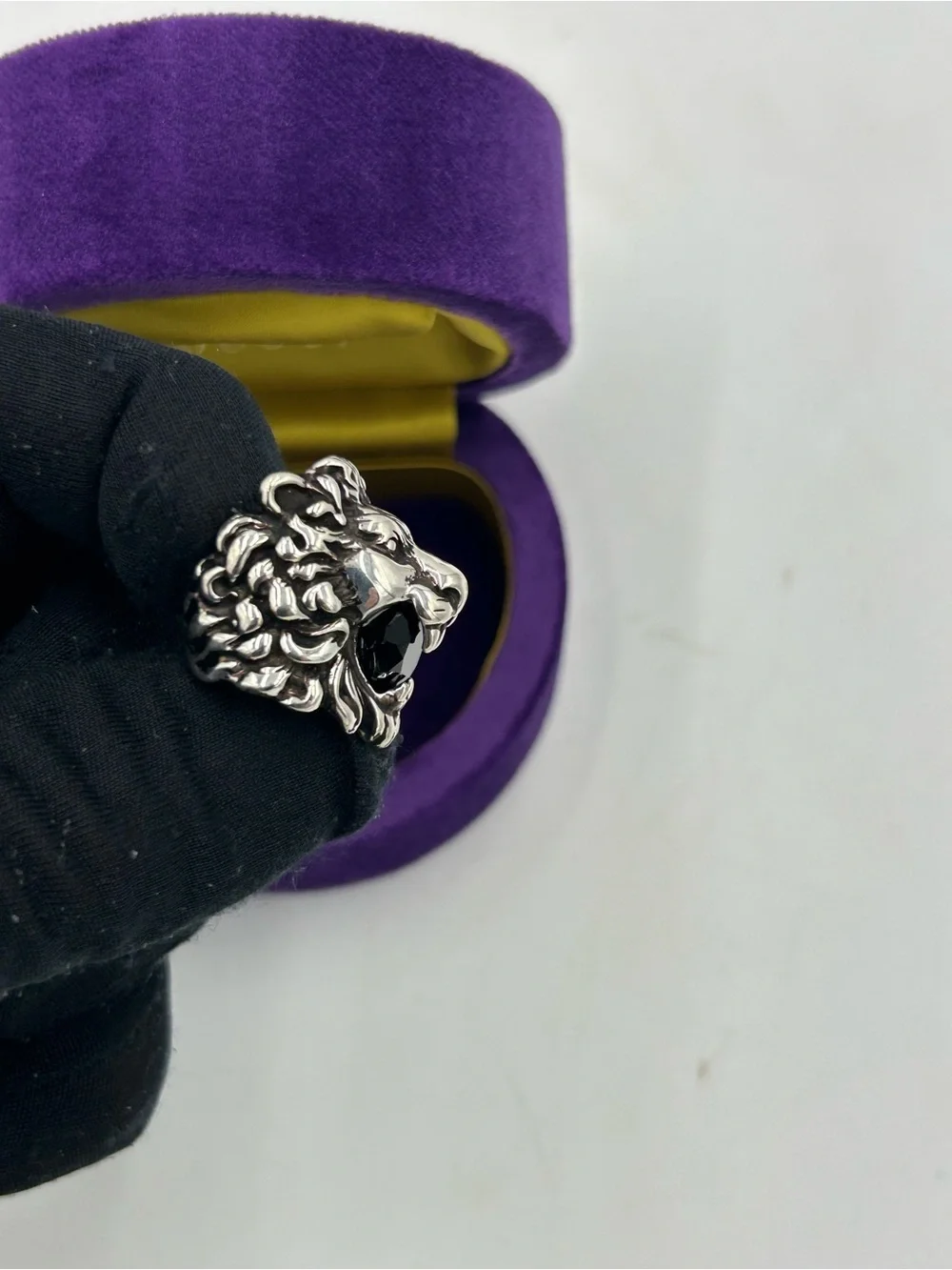 Gucci lion head